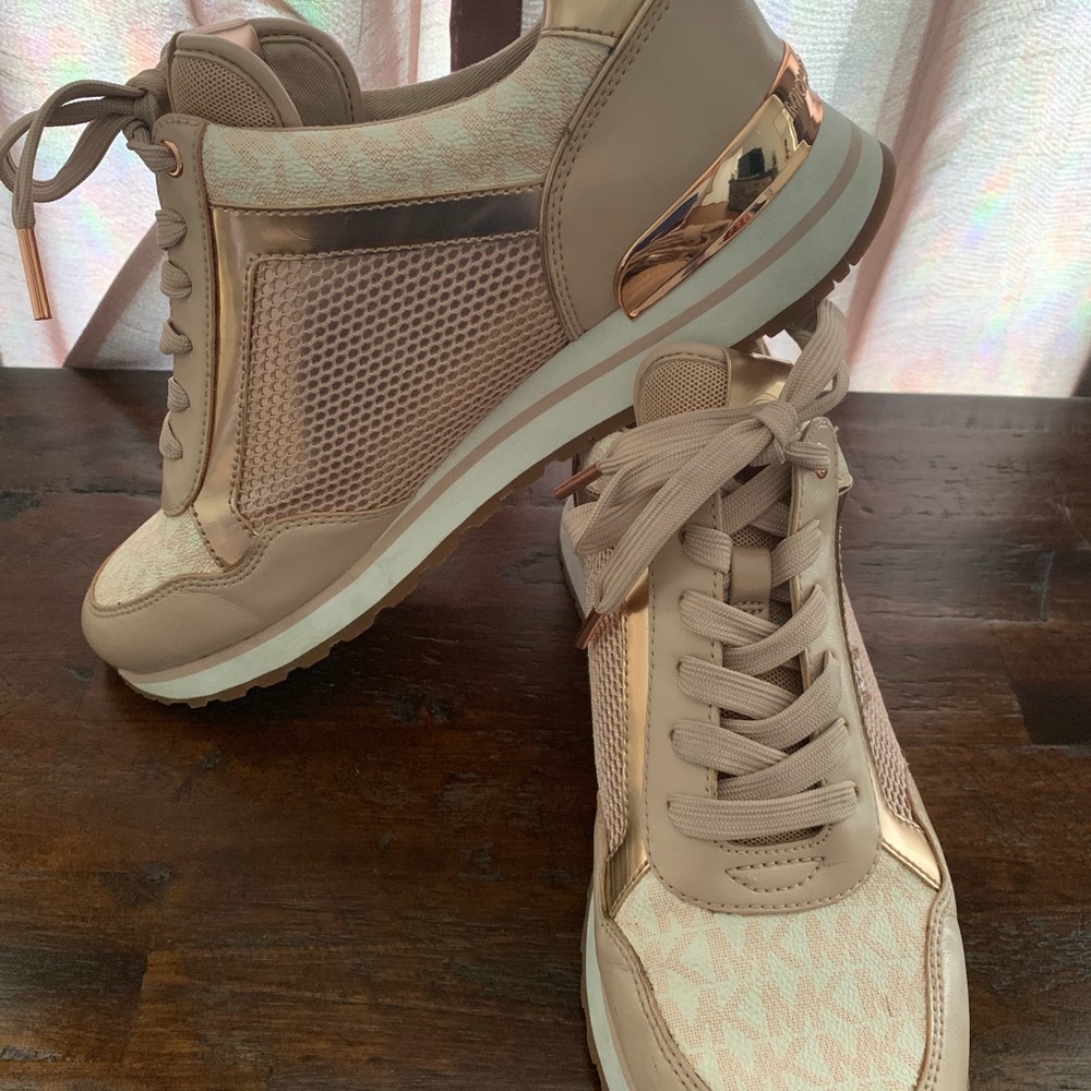 Micheal Kors rose gold fashion sneaker